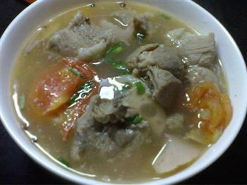 西红柿莲藕排骨汤怎么做，西红柿莲藕排骨汤怎么做好吃，西红柿莲藕排骨汤做法