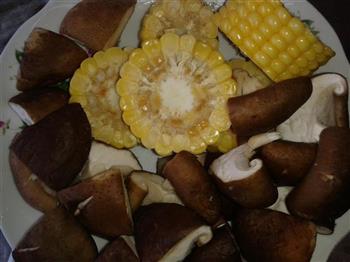 玉米芋头鸡汤怎么做，玉米芋头鸡汤怎么做好吃，玉米芋头鸡汤做法