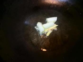 白菜冻豆腐粉丝汤怎么做，白菜冻豆腐粉丝汤怎么做好吃，白菜冻豆腐粉丝汤做法