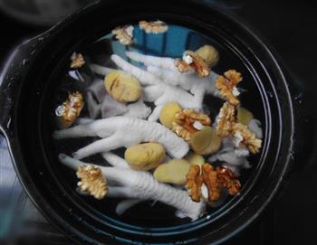 栗子核桃鸡脚汤怎么做，栗子核桃鸡脚汤怎么做好吃，栗子核桃鸡脚汤做法