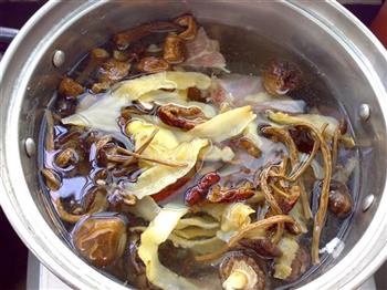 竹笙杂菇汤怎么做，竹笙杂菇汤怎么做好吃，竹笙杂菇汤做法