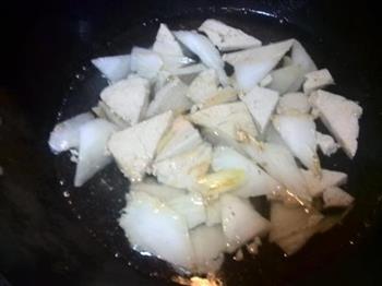 白菜冻豆腐粉丝汤怎么做，白菜冻豆腐粉丝汤怎么做好吃，白菜冻豆腐粉丝汤做法