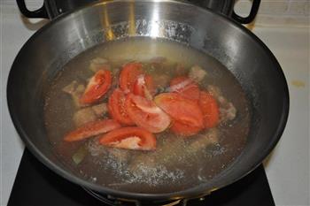 牛腩炆西红柿怎么做，牛腩炆西红柿怎么做好吃，牛腩炆西红柿做法