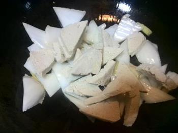 白菜冻豆腐粉丝汤怎么做，白菜冻豆腐粉丝汤怎么做好吃，白菜冻豆腐粉丝汤做法