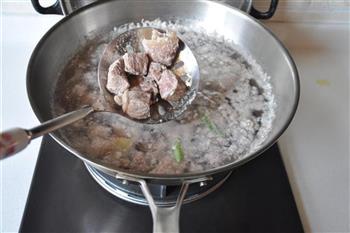 牛腩炆西红柿怎么做，牛腩炆西红柿怎么做好吃，牛腩炆西红柿做法