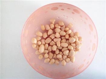 莲藕花生煲凤爪汤怎么做，莲藕花生煲凤爪汤怎么做好吃，莲藕花生煲凤爪汤做法