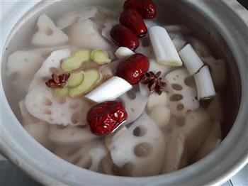 排骨藕汤怎么做，排骨藕汤怎么做好吃，排骨藕汤做法