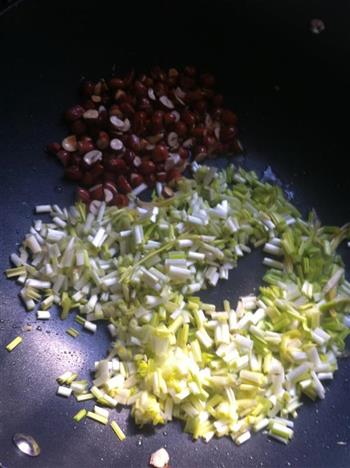 蒜黄花生疙瘩汤怎么做，蒜黄花生疙瘩汤怎么做好吃，蒜黄花生疙瘩汤做法