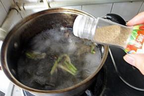 猪红汤怎么做，猪红汤怎么做好吃，猪红汤做法