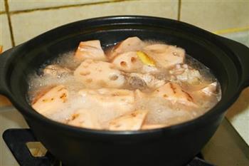 砂锅莲藕排骨汤怎么做，砂锅莲藕排骨汤怎么做好吃，砂锅莲藕排骨汤做法