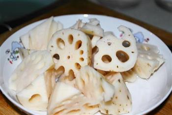 砂锅莲藕排骨汤怎么做，砂锅莲藕排骨汤怎么做好吃，砂锅莲藕排骨汤做法