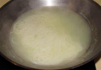 红油酸菜羊肉米线怎么做，红油酸菜羊肉米线怎么做好吃，红油酸菜羊肉米线做法