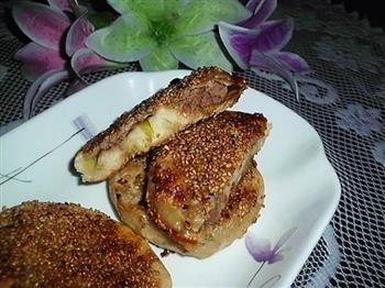 芝麻肉馅饼怎么做，芝麻肉馅饼怎么做好吃，芝麻肉馅饼做法