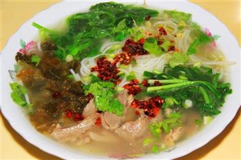红油酸菜羊肉米线怎么做，红油酸菜羊肉米线怎么做好吃，红油酸菜羊肉米线做法