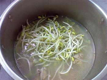 黄豆芽大骨汤怎么做，黄豆芽大骨汤怎么做好吃，黄豆芽大骨汤做法
