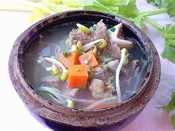 黄豆芽大骨汤怎么做，黄豆芽大骨汤怎么做好吃，黄豆芽大骨汤做法