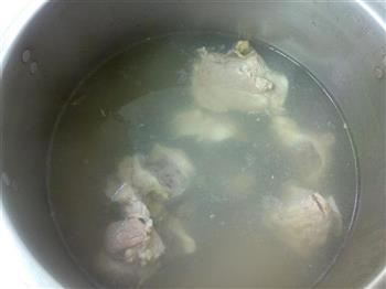 黄豆芽大骨汤怎么做，黄豆芽大骨汤怎么做好吃，黄豆芽大骨汤做法