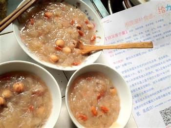 银耳莲子怎么做，银耳莲子怎么做好吃，银耳莲子做法
