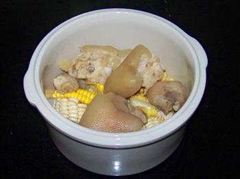 玉米黄豆蹄花汤怎么做，玉米黄豆蹄花汤怎么做好吃，玉米黄豆蹄花汤做法