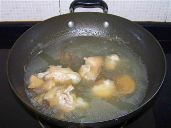 玉米黄豆蹄花汤怎么做，玉米黄豆蹄花汤怎么做好吃，玉米黄豆蹄花汤做法