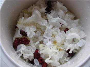 红枣银耳汤怎么做，红枣银耳汤怎么做好吃，红枣银耳汤做法
