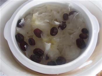 红枣银耳汤怎么做，红枣银耳汤怎么做好吃，红枣银耳汤做法