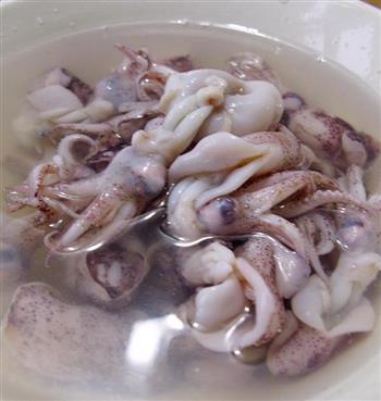香菇酱拌乌鱼花凉粉怎么做，香菇酱拌乌鱼花凉粉怎么做好吃，香菇酱拌乌鱼花凉粉做法