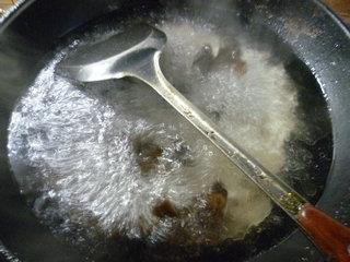 番茄黑木耳蛋花汤怎么做，番茄黑木耳蛋花汤怎么做好吃，番茄黑木耳蛋花汤做法