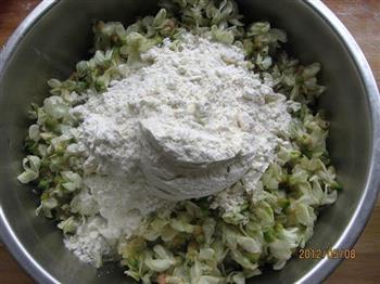 粉蒸槐花怎么做，粉蒸槐花怎么做好吃，粉蒸槐花做法