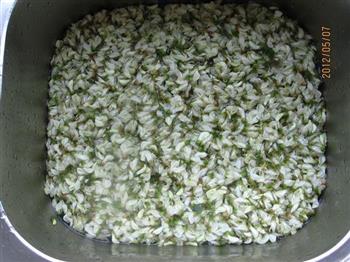 粉蒸槐花怎么做，粉蒸槐花怎么做好吃，粉蒸槐花做法