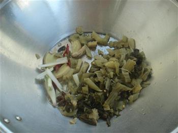酸菜鸭块汤怎么做，酸菜鸭块汤怎么做好吃，酸菜鸭块汤做法