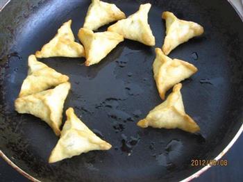 炸土豆泥糖三角怎么做，炸土豆泥糖三角怎么做好吃，炸土豆泥糖三角做法