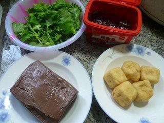 芹菜叶油豆腐鹅血汤怎么做，芹菜叶油豆腐鹅血汤怎么做好吃，芹菜叶油豆腐鹅血汤做法