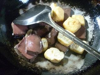 芹菜叶油豆腐鹅血汤怎么做，芹菜叶油豆腐鹅血汤怎么做好吃，芹菜叶油豆腐鹅血汤做法