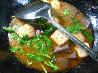 芹菜叶油豆腐鹅血汤怎么做，芹菜叶油豆腐鹅血汤怎么做好吃，芹菜叶油豆腐鹅血汤做法