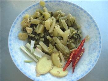 酸菜鸭块汤怎么做，酸菜鸭块汤怎么做好吃，酸菜鸭块汤做法