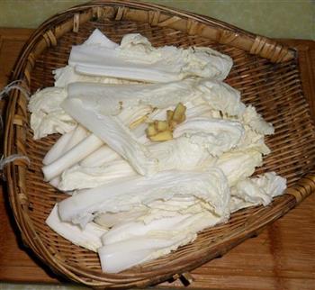 油渣白菜汤怎么做，油渣白菜汤怎么做好吃，油渣白菜汤做法