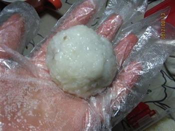 玫瑰红豆沙糯米球怎么做，玫瑰红豆沙糯米球怎么做好吃，玫瑰红豆沙糯米球做法