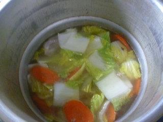 胡萝卜娃娃菜排骨汤怎么做，胡萝卜娃娃菜排骨汤怎么做好吃，胡萝卜娃娃菜排骨汤做法