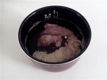 莲藕花生煲龙骨怎么做,莲藕花生煲龙骨怎么做好吃,莲藕花生煲龙骨做法 莲藕花生煲龙骨怎么做,莲藕花生煲龙骨怎么做好吃,莲藕花生煲龙骨做法