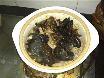 沙茶木耳凤爪煲怎么做，沙茶木耳凤爪煲怎么做好吃，沙茶木耳凤爪煲做法