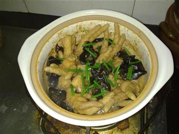 沙茶木耳凤爪煲怎么做，沙茶木耳凤爪煲怎么做好吃，沙茶木耳凤爪煲做法