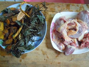 草根炖鸭汤怎么做，草根炖鸭汤怎么做好吃，草根炖鸭汤做法