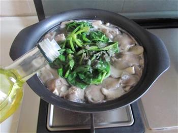 菠菜蘑菇汆丸汤怎么做,菠菜蘑菇汆丸汤怎么做好吃,菠菜蘑菇汆丸汤做法 菠菜蘑菇汆丸汤怎么做,菠菜蘑菇汆丸汤怎么做好吃,菠菜蘑菇汆丸汤做法
