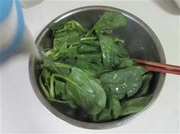 菠菜蘑菇汆丸汤怎么做，菠菜蘑菇汆丸汤怎么做好吃，菠菜蘑菇汆丸汤做法