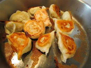 生煎弯梳饺怎么做，生煎弯梳饺怎么做好吃，生煎弯梳饺做法
