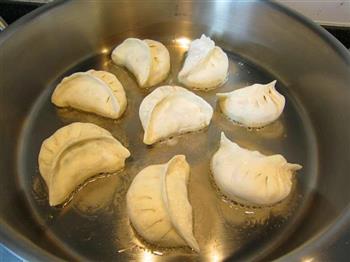 生煎弯梳饺怎么做，生煎弯梳饺怎么做好吃，生煎弯梳饺做法