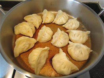 生煎弯梳饺怎么做，生煎弯梳饺怎么做好吃，生煎弯梳饺做法