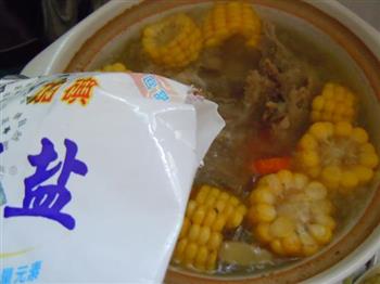 玉米大骨头汤怎么做,玉米大骨头汤怎么做好吃,玉米大骨头汤做法 玉米大骨头汤怎么做,玉米大骨头汤怎么做好吃,玉米大骨头汤做法