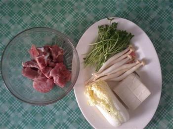 小菇排骨素汤怎么做，小菇排骨素汤怎么做好吃，小菇排骨素汤做法